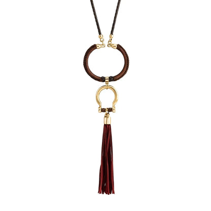 Collar de 59cm para mujer con piel de borrego trenzada redonda en 4 hilos, aro con piel tejida y dije de herradura en baño de oro de 22K con borla de piel natural de borrego - Joyería y bisutería fina
