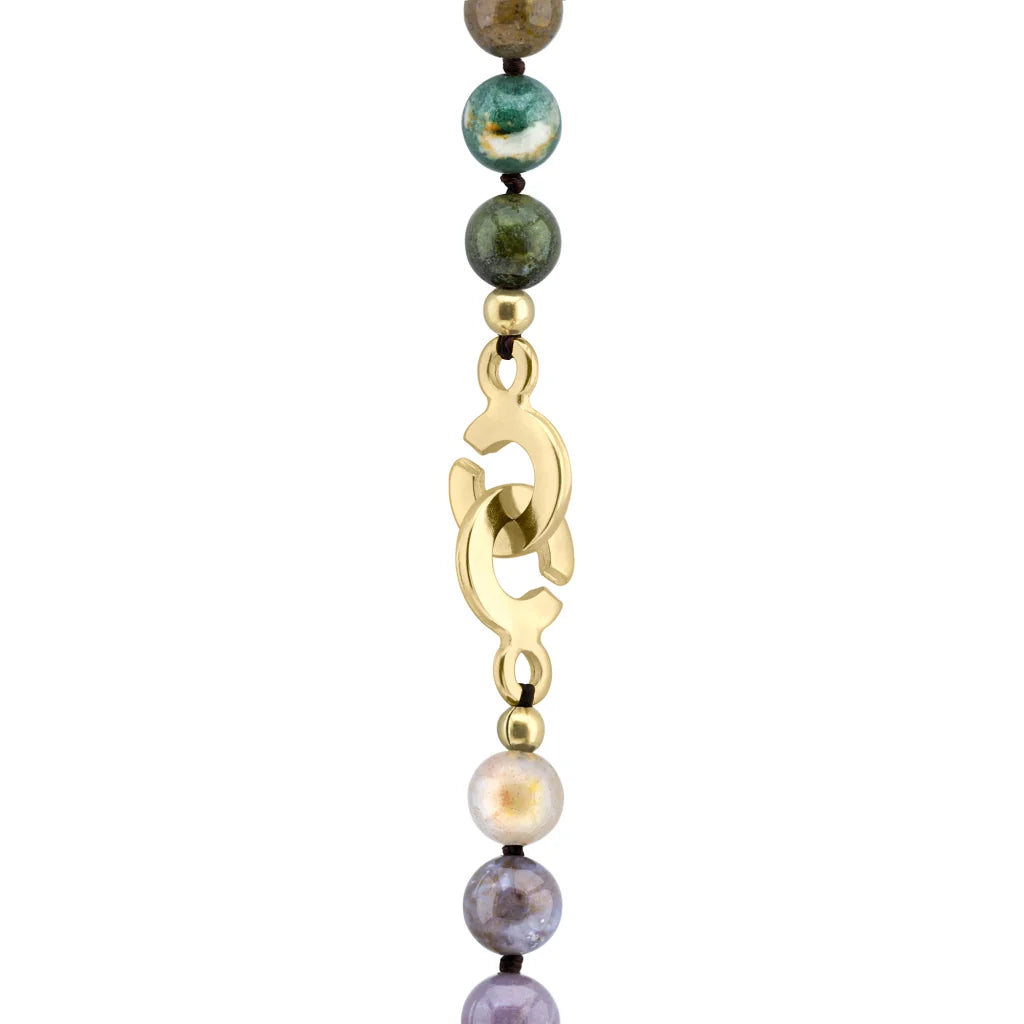Collar de 44cm con piedras 8mm, dije e piedra, con herradura y semillas en baño de oro de 22K - Joyería y bisutería fina