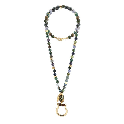 Collar de 44cm con piedras 8mm, dije e piedra, con herradura y semillas en baño de oro de 22K - Joyería y bisutería fina