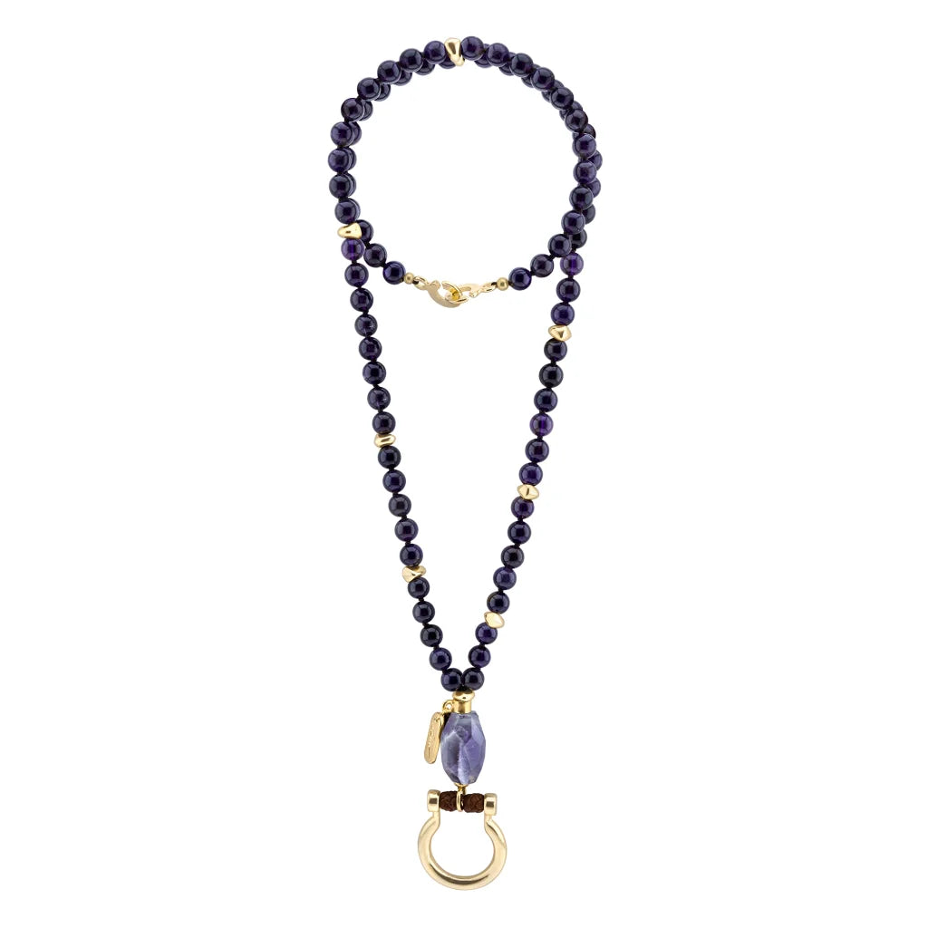Collar de 44cm con piedras 8mm, dije e piedra, con herradura y semillas en baño de oro de 22K - Joyería y bisutería fina