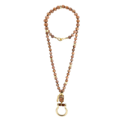 Collar de 44cm con piedras 8mm, dije e piedra, con herradura y semillas en baño de oro de 22K - Joyería y bisutería fina
