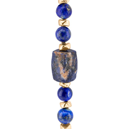 Collar de 53cm, con piedras de 8mm, con mini semillas y dije de colmillo dorados - Joyería y bisutería fina
