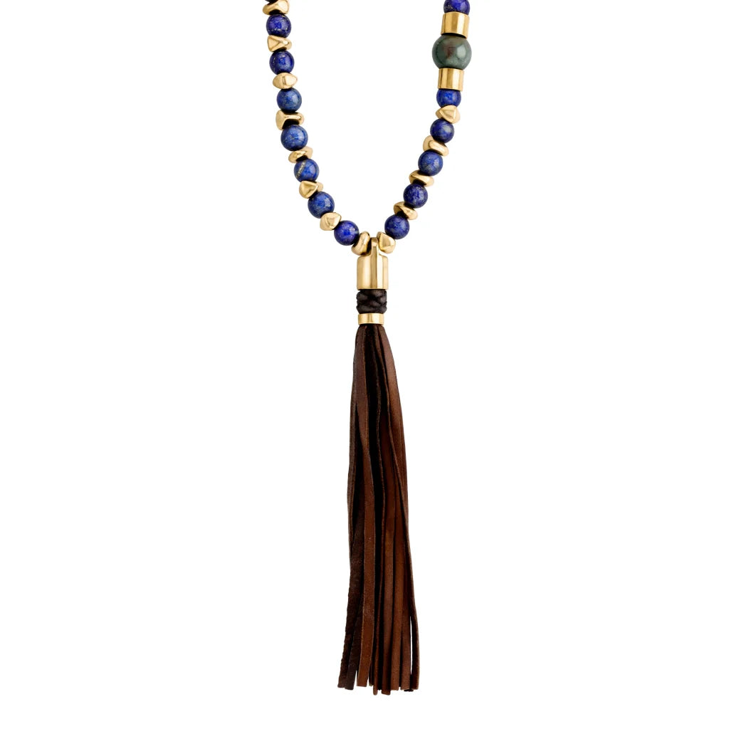 Collar elaborado con piedras de 8mm, intercaladas con semillas doradas, borla de piel de borrego de 15cm - Joyería y bisutería fina