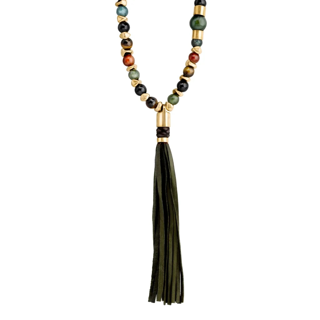 Collar elaborado con piedras de 8mm, intercaladas con semillas doradas, borla de piel de borrego de 15cm - Joyería y bisutería fina