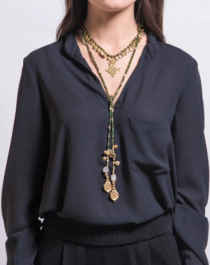 Collar corbatín de 140cm, en baño de oro 22K, con piedras de 4mm y un dije de cruz africana - Joyería y bisutería fina