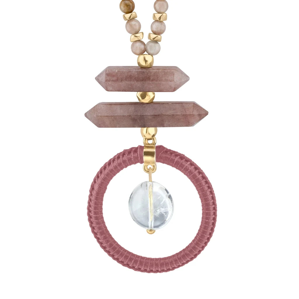 Collar de 49cm, con piedras de 6mm, trenza de 4 hilos de piel natural de borrego, con donas doradas y cuarzo - Joyería y bisutería fina