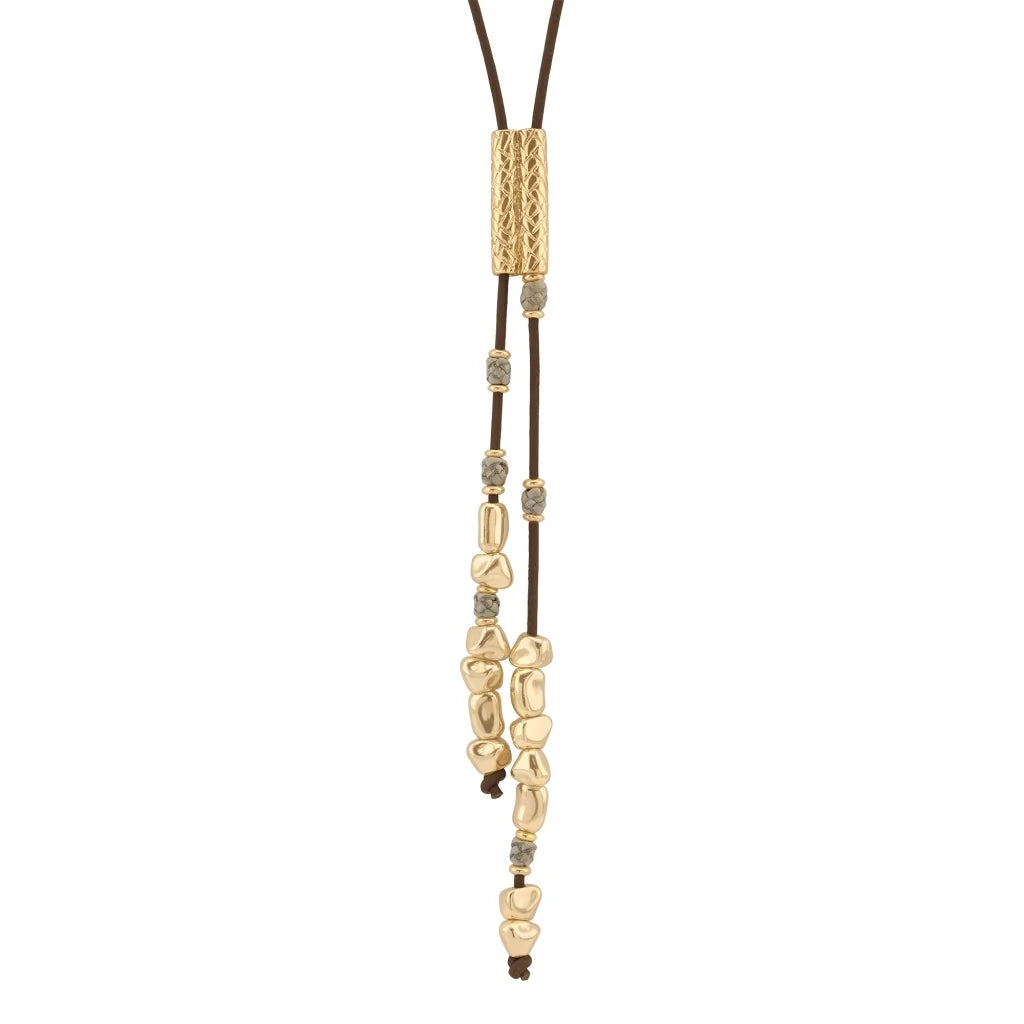 Collar corbatín de 80cm con cordón de piel natural española. con piezas en baño de 22K y nudos franceses en piel natural de borrego - Joyería y bisutería fina