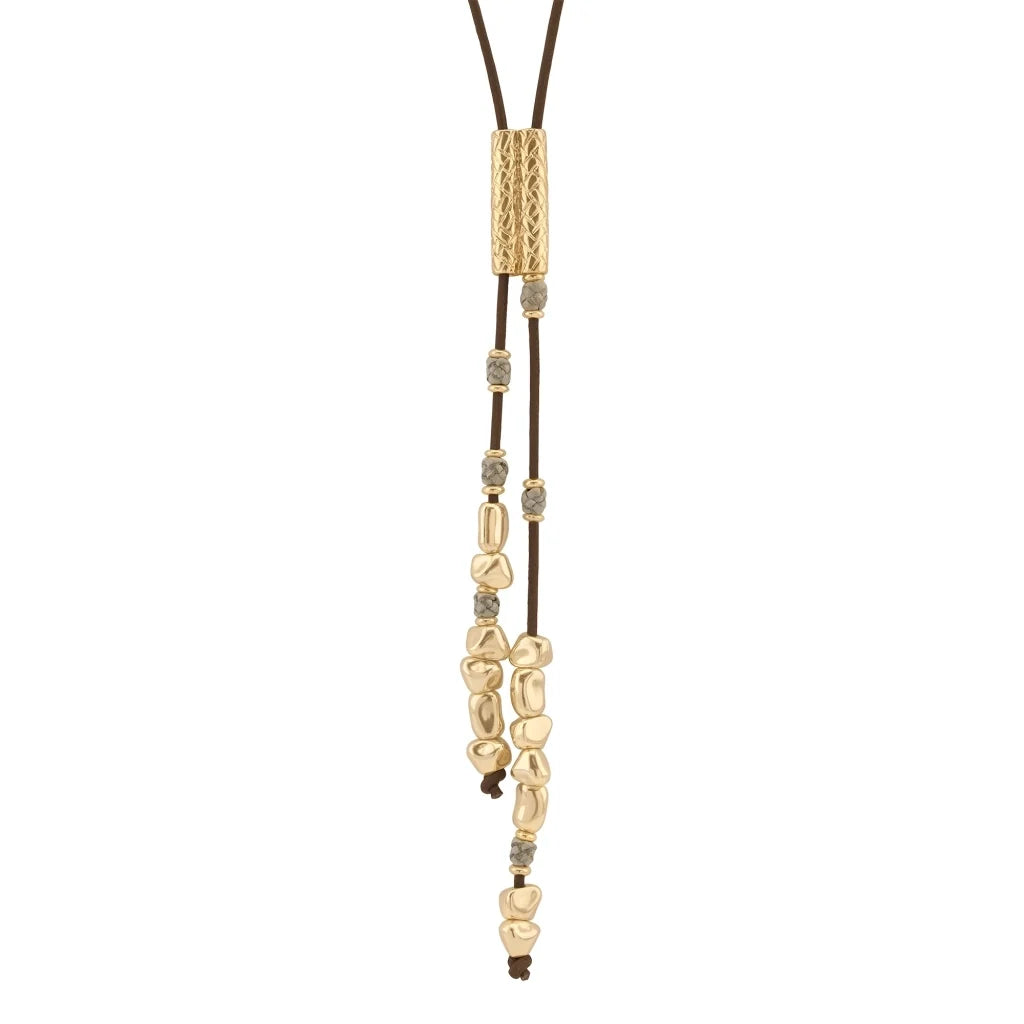 Collar corbatín de 80cm con cordón de piel natural española. con piezas en baño de 22K y nudos franceses en piel natural de borrego - Joyería y bisutería fina