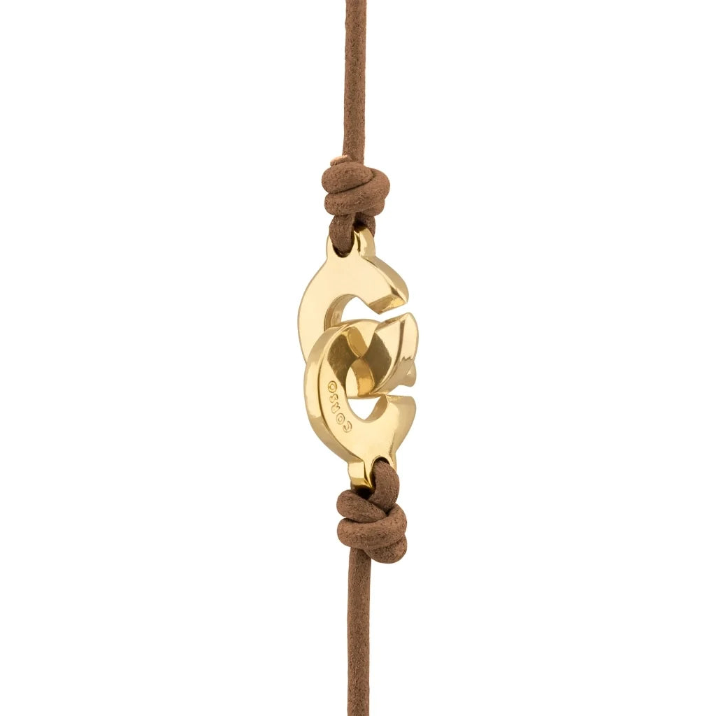 Collar corbatín de 80cm con cordón de piel natural española. con piezas en baño de 22K y nudos franceses en piel natural de borrego - Joyería y bisutería fina