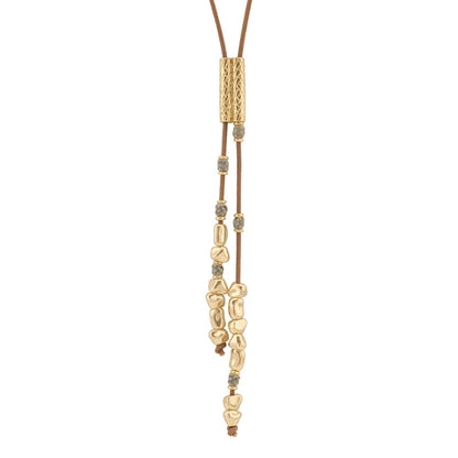 Collar corbatín de 80cm con cordón de piel natural española. con piezas en baño de 22K y nudos franceses en piel natural de borrego - Joyería y bisutería fina