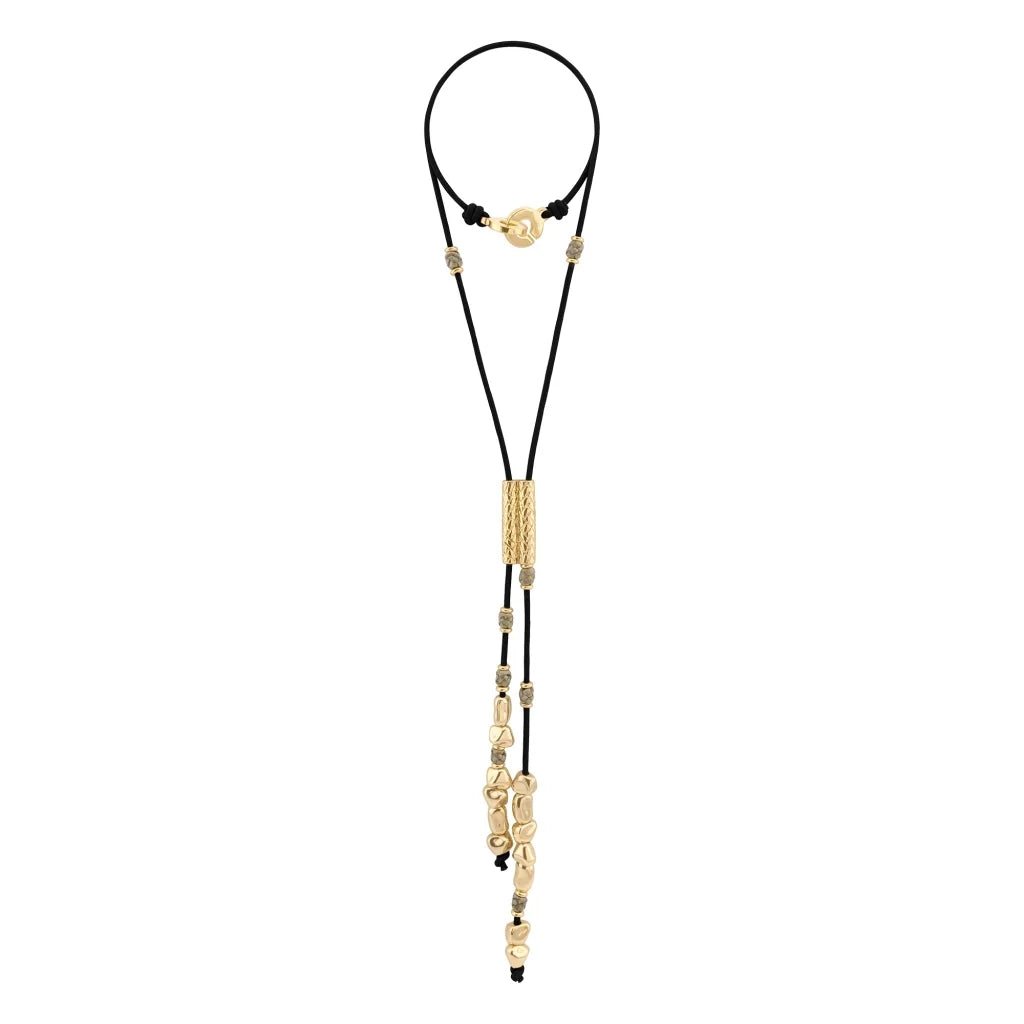 Collar corbatín de 80cm con cordón de piel natural española. con piezas en baño de 22K y nudos franceses en piel natural de borrego - Joyería y bisutería fina