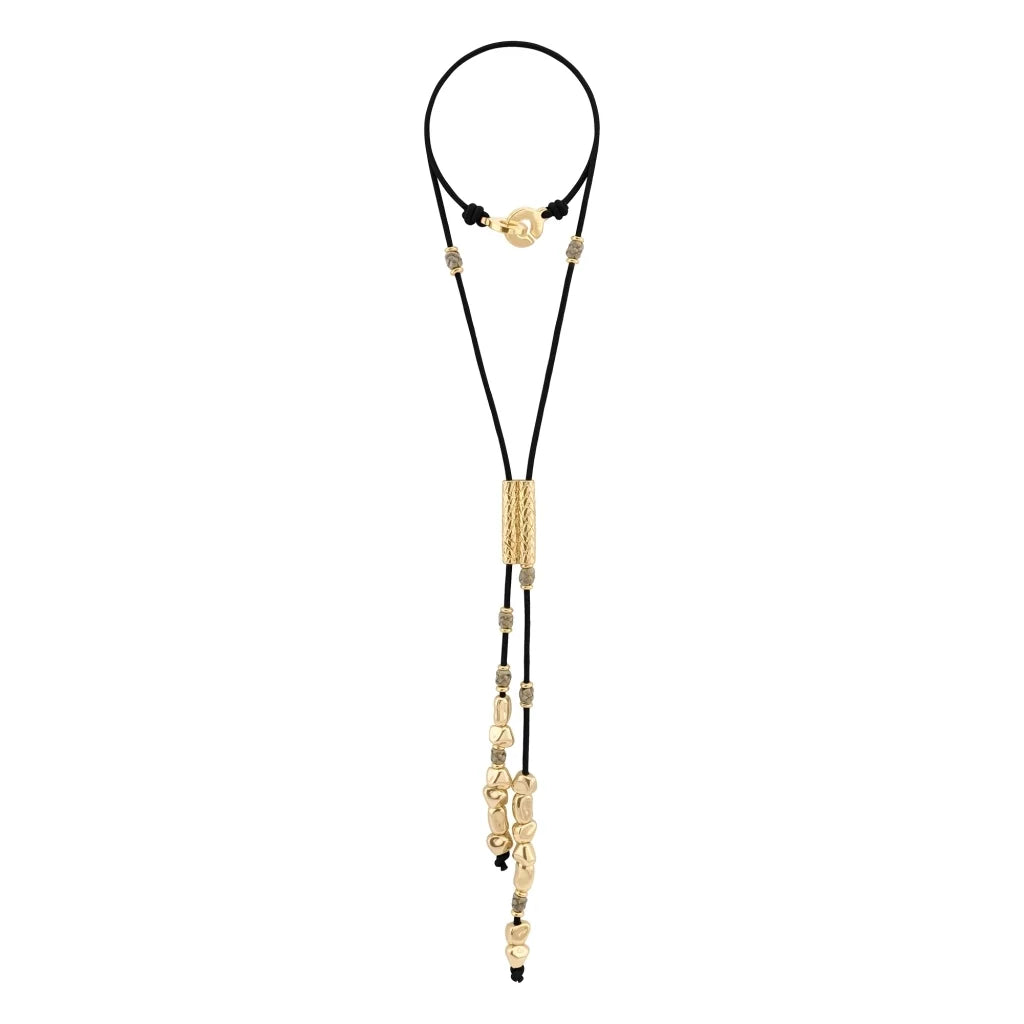 Collar corbatín de 80cm con cordón de piel natural española. con piezas en baño de 22K y nudos franceses en piel natural de borrego - Joyería y bisutería fina
