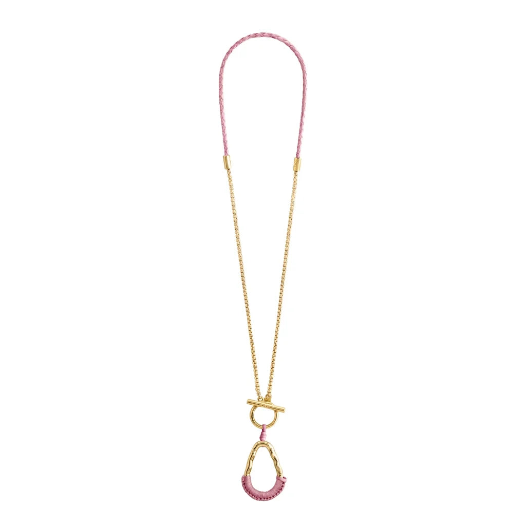 Collar con cadenas y broche omega en baño de oro 22K, con una trenza de cuatro hilos con piel natural de borrego - Joyería y bisutería fina