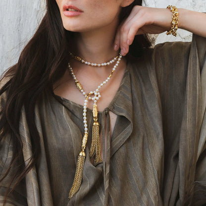 Collar corbatín inspirado en el mar de Seto, con perlas naturales, detalles y broche en baño de oro de 22K - Joyería y bisutería fina