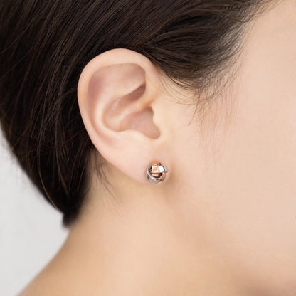 Aretes Broquel con diseño de nudo de amor, en oro de 14K en oro blanco, oro, y oro rosa - Joyería y bisutería fina
