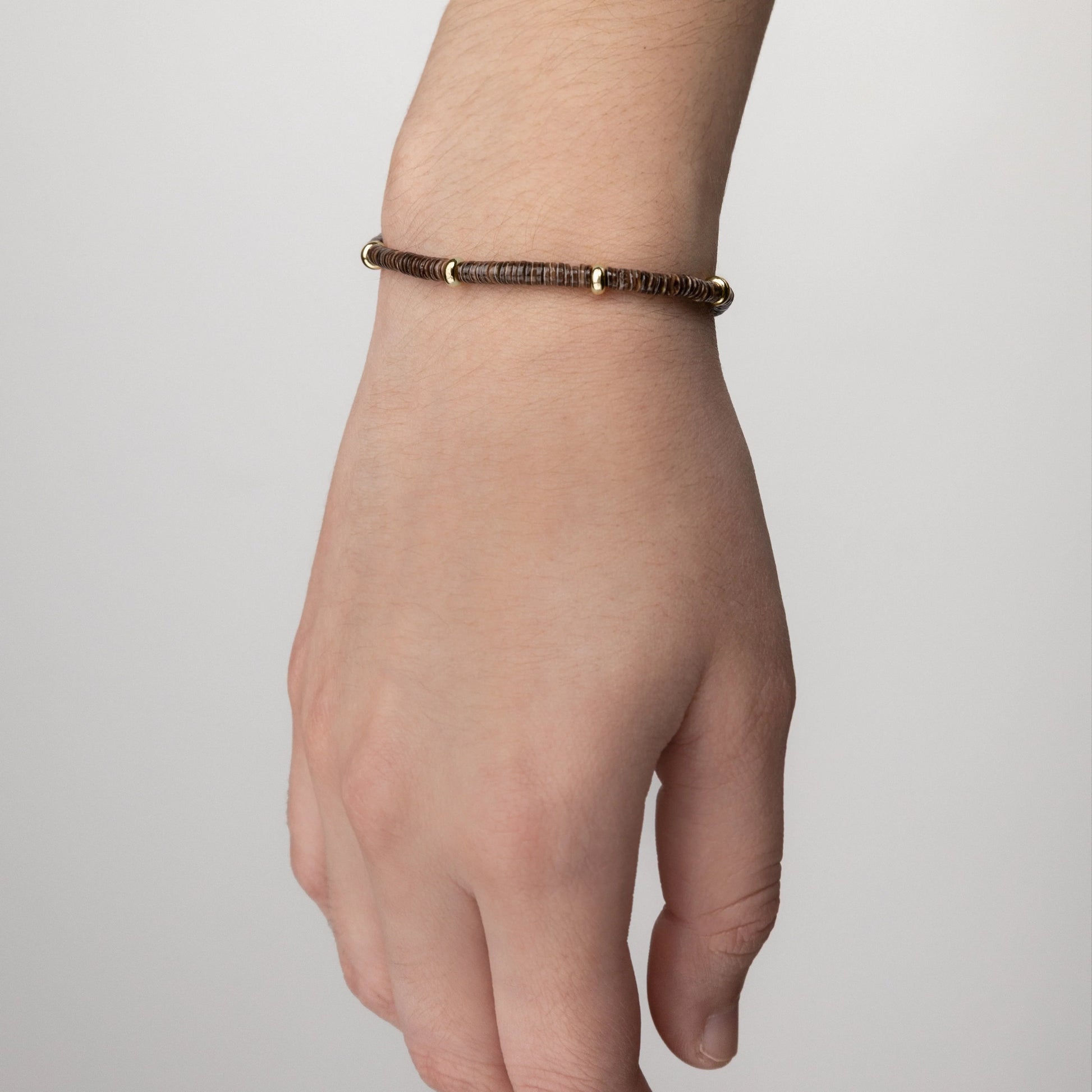 Pulsera en baño de Oro 22K, Conchas filipinas talladas a mano de 3mm - Joyería y bisutería fina