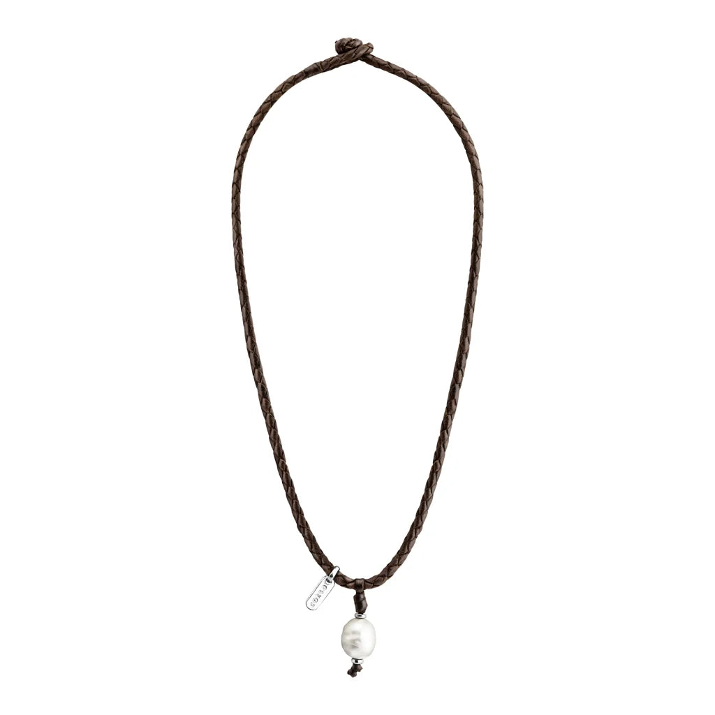 Collar choker de piel natural de borrego en trenza redonda de 4 hilos, con perla japonesa 8-10mm con detalles en plata .925 cierre de nudo y ojal - Joyería y bisutería fina