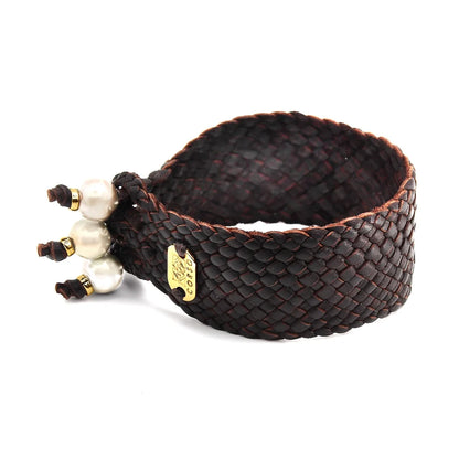 Pulsera en trenza plana de 18 hilos de piel natural de borrego, con 3 perlas japonesas 8-10mm, detalles en baño de oro de 22K - Joyería y bisutería fina