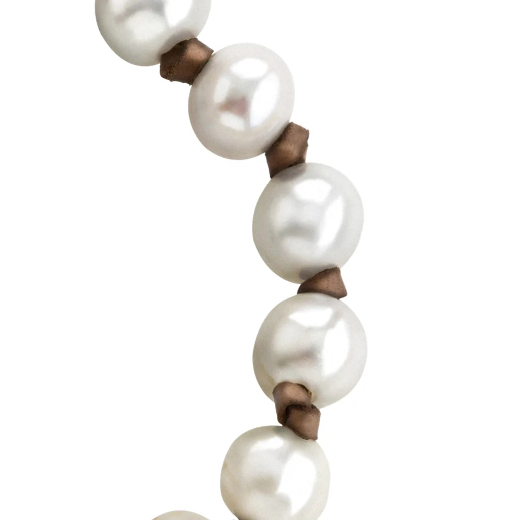 Pulsera de piel de canguro, con perlas blancas japonesas 8-10, con broche de botón en baño de rodio - Joyería y bisutería fina