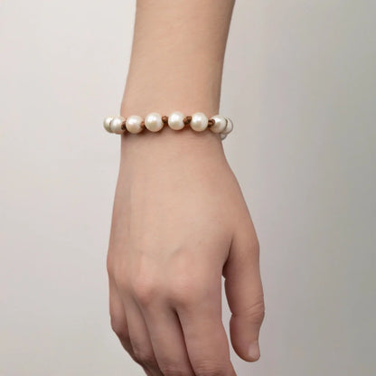 Pulsera de piel de canguro, con perlas blancas japonesas 8-10, con broche de botón en baño de rodio - Joyería y bisutería fina