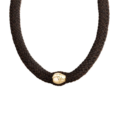 Collar choker con broche de botón, en trenza plana de 8 hilos de piel natural de borrego, perla en baño de oro de 22K - Joyería y bisutería fina