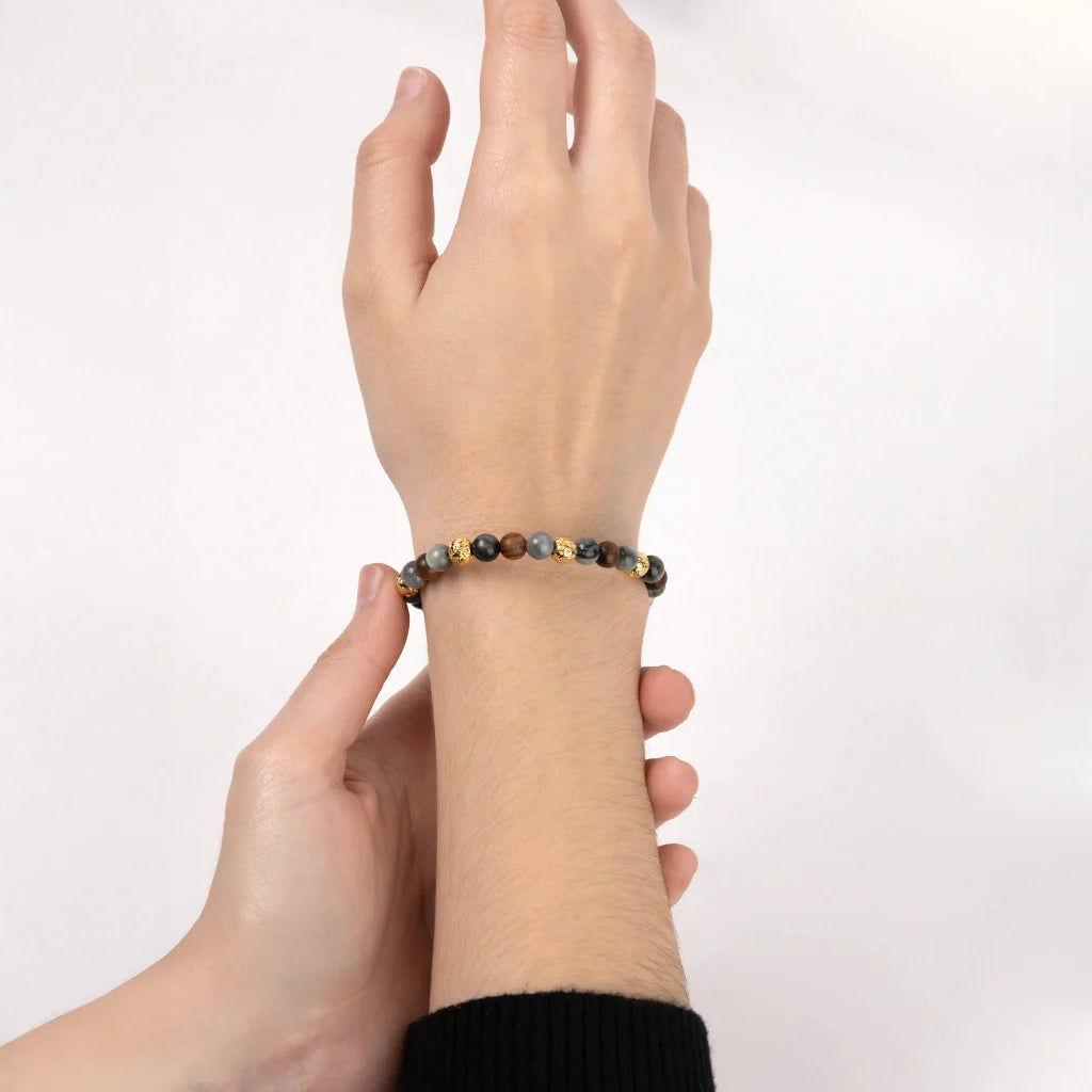 Pulsera con cuentas de madera de ébano de Nepal 8mm, piedra 6mm, con broche ajustable y cuentas volcánicas en baño de oro de 22K - Joyería y bisutería fina