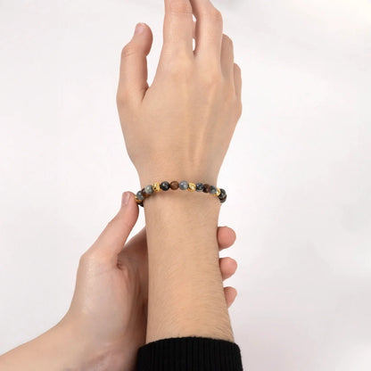 Pulsera con cuentas de madera de ébano de Nepal 8mm, piedra 6mm, con broche ajustable y cuentas volcánicas en baño de oro de 22K - Joyería y bisutería fina