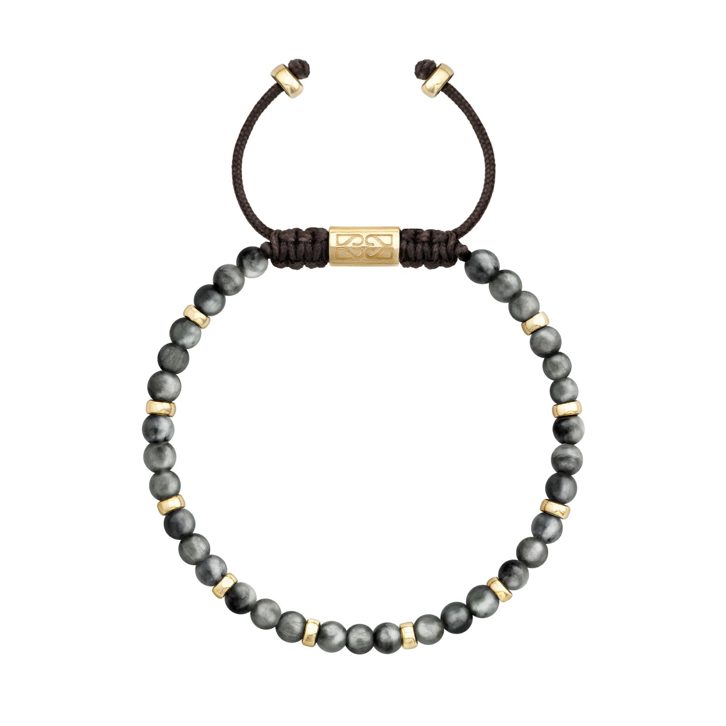 Pulsera de cuentas grises con separadores dorados, cierre ajustable de cordón negro y un cilindro dorado grabado en el centro.