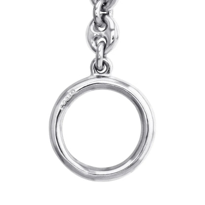Detalle de anillo circular plateado con acabado brillante, perteneciente a una pulsera de eslabones. - Joyería y bisutería fina