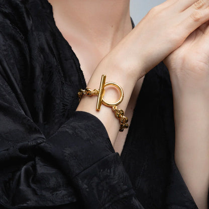 Pulsera de eslabones entrelazados con broche Omega en baño de oro 22K - Joyería y bisutería fina
