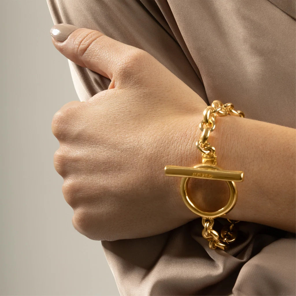 Pulsera de eslabones entrelazados con broche Omega en baño de oro 22K - Joyería y bisutería fina