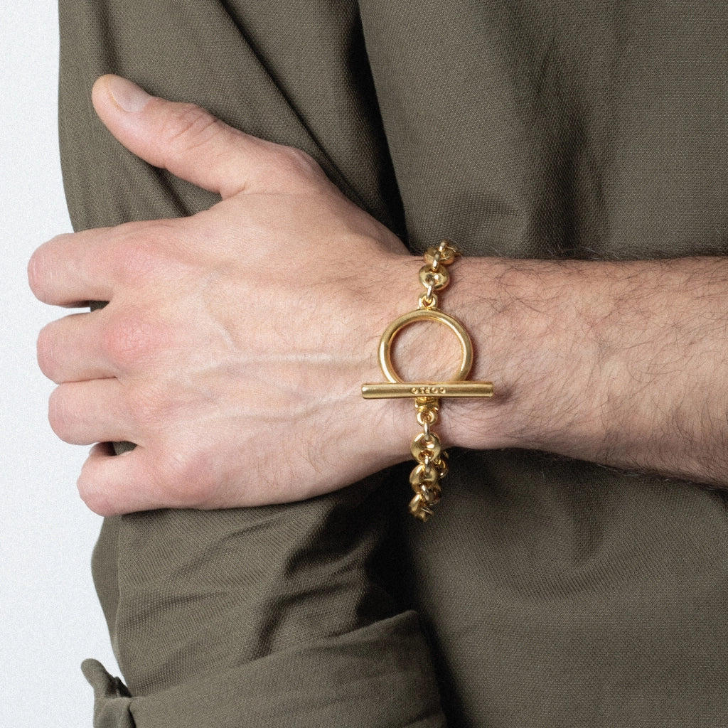 Pulsera de eslabones entrelazados con broche Omega en baño de oro 22K - Joyería y bisutería fina
