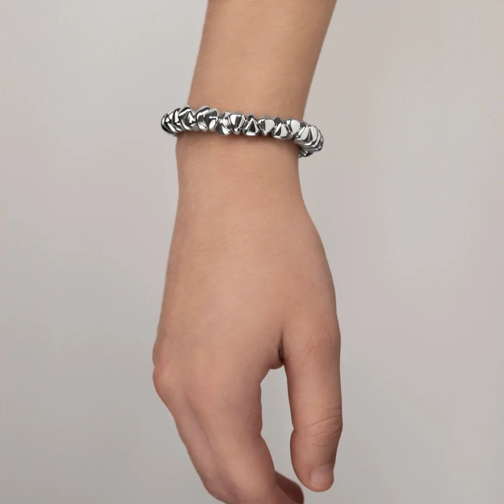 Pulsera de piel natural española, con broche de botón y semillas en baño de rodio - Joyería y bisutería fina