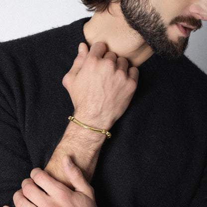 Pulsera de Piel española con cuentas geométricas, elemento tubular y broche de botón en baño de oro 22K- Joyería y bisutería fina
