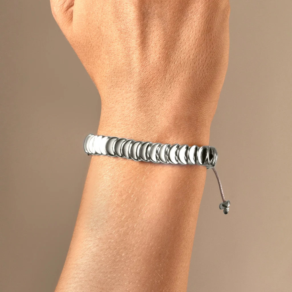 Pulsera ajustable con hilo de seda, con placa insignia corso y lunas en baño de rodio - Joyería y bisutería fina