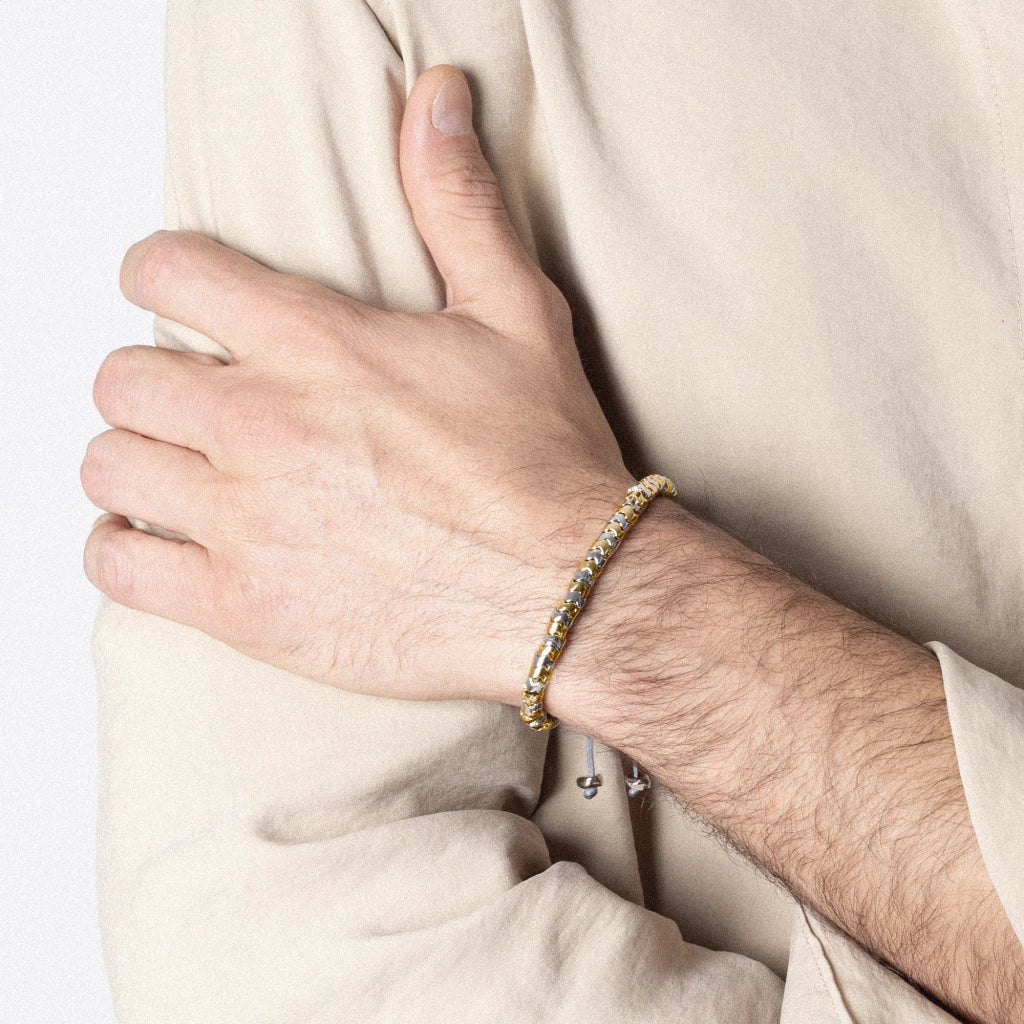 Pulsera ajustable con hilo de seda, diseño escamas articuladas y broche bañado en oro 22K y rodio - Joyería y bisutería fina
