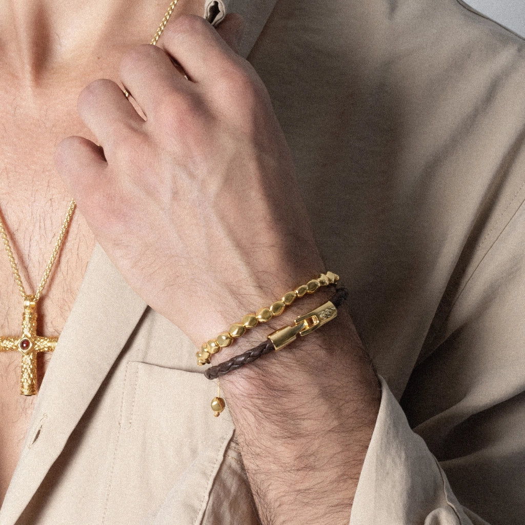 Pulsera ajustable con hilo de seda, insignia Corso y cuentas facetadas en baño de oro 22K - Joyería y bisutería fina