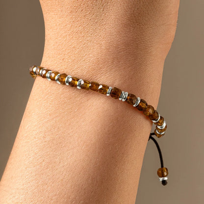 Pulsera con piedras en cubo facetado 4mm, con placa con insignia Corso y mini donas de baño de rodio - Joyería y bisutería fina