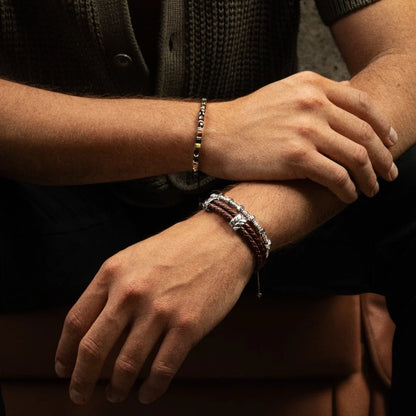 Pulsera con piel natural de borrego en trenza de 4 hilos, con broche y laureles en baño de rodio - Joyería y bisutería fina
