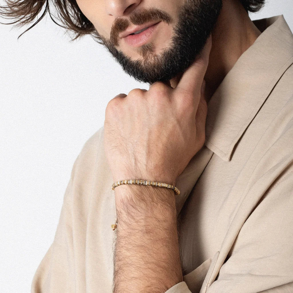 Pulsera con rondeles de piedra de 4mm con mini donas en baño de oro 22K - Joyería y bisutería fina