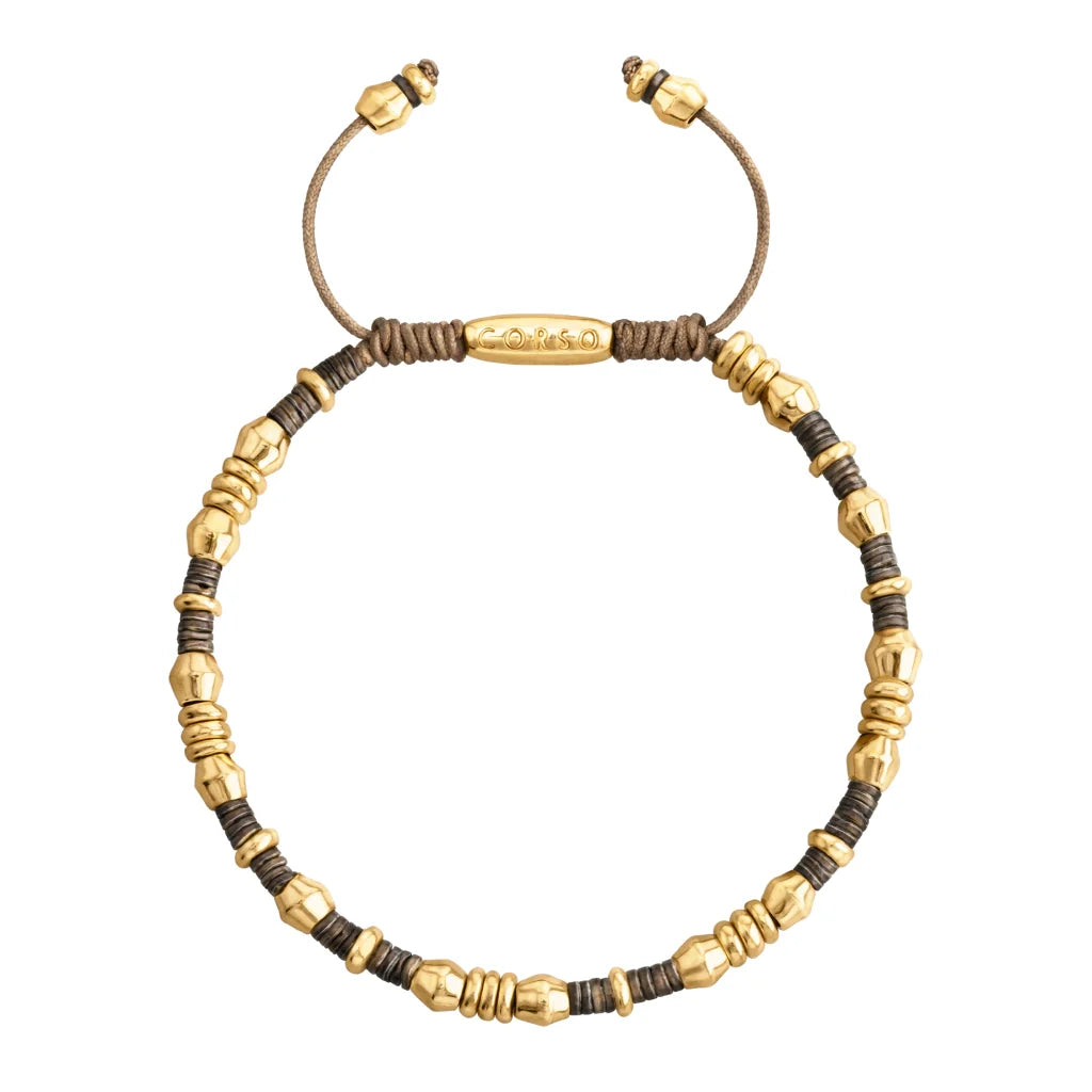 Pulsera ajustable con conchas filipinas de 3mm talladas a mano, intercaladas con cuentas bañadas en oro 22K - Joyería y bisutería fina