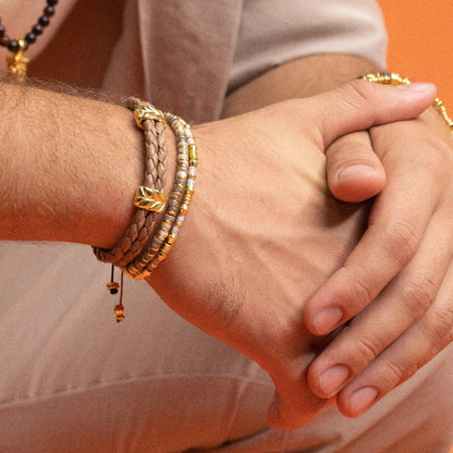 Pulsera ajustable con conchas filipinas de 3mm talladas a mano, intercaladas con cuentas bañadas en oro 22K - Joyería y bisutería fina