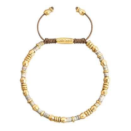 Pulsera ajustable con conchas filipinas de 3mm talladas a mano, intercaladas con cuentas bañadas en oro 22K - Joyería y bisutería fina